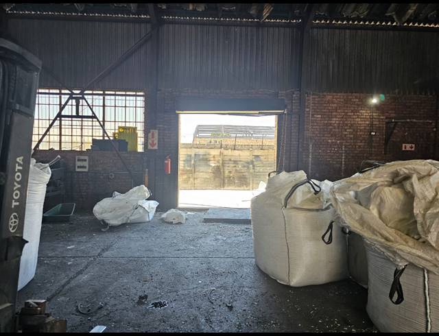 330M² WAREHOUSE FOR SALE IN BENONI SOUTH
